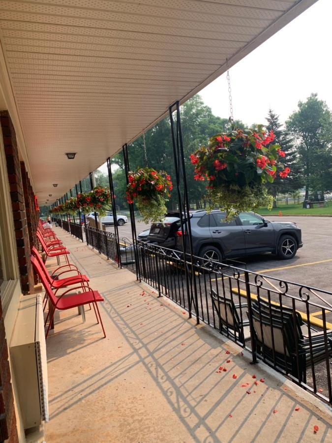 Park Place Motel & Suites Tweed Extérieur photo