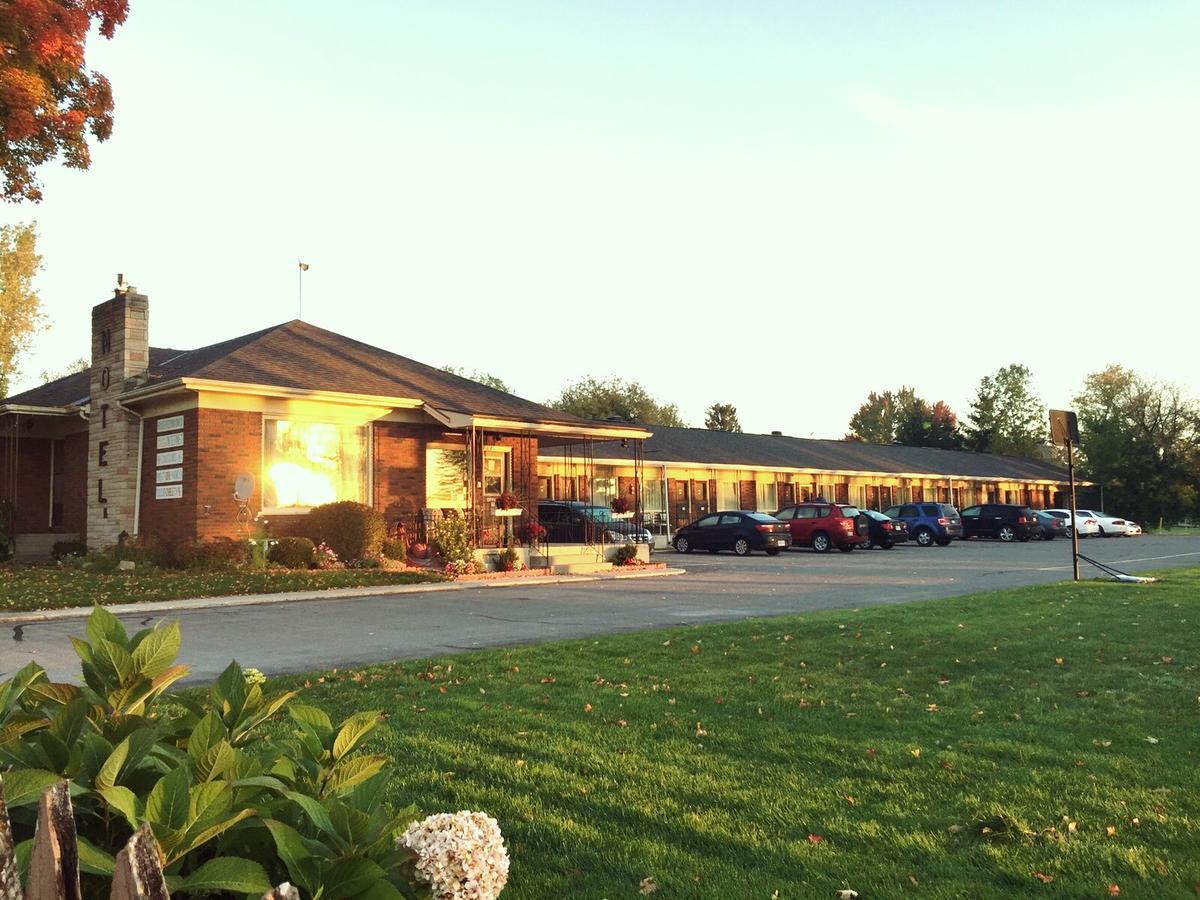 Park Place Motel & Suites Tweed Extérieur photo