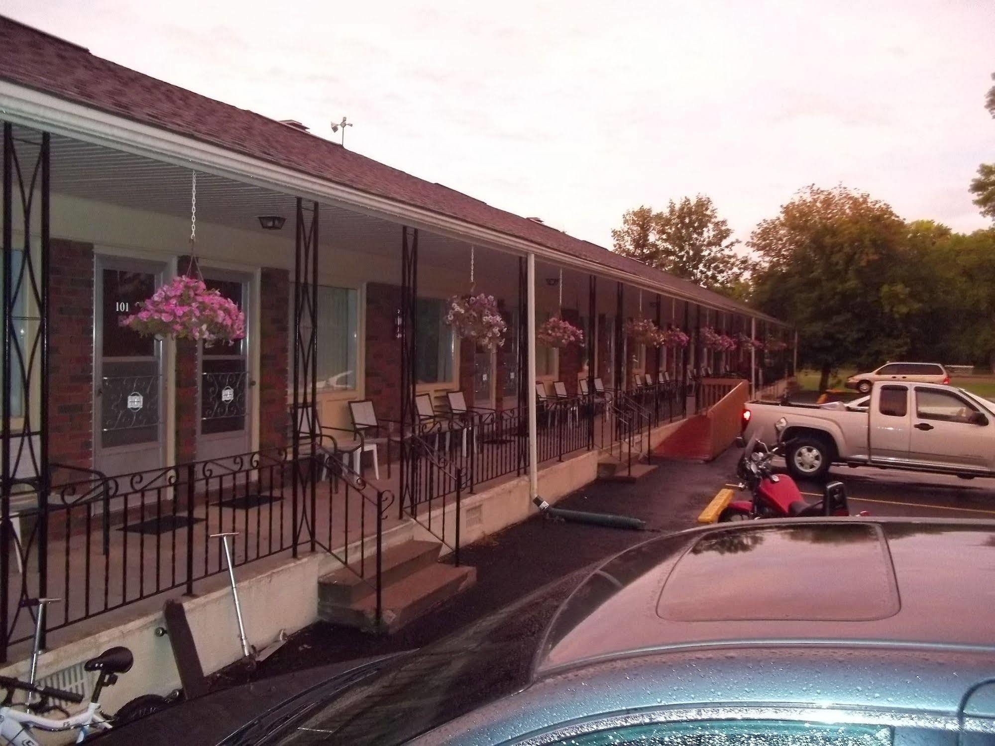 Park Place Motel & Suites Tweed Extérieur photo