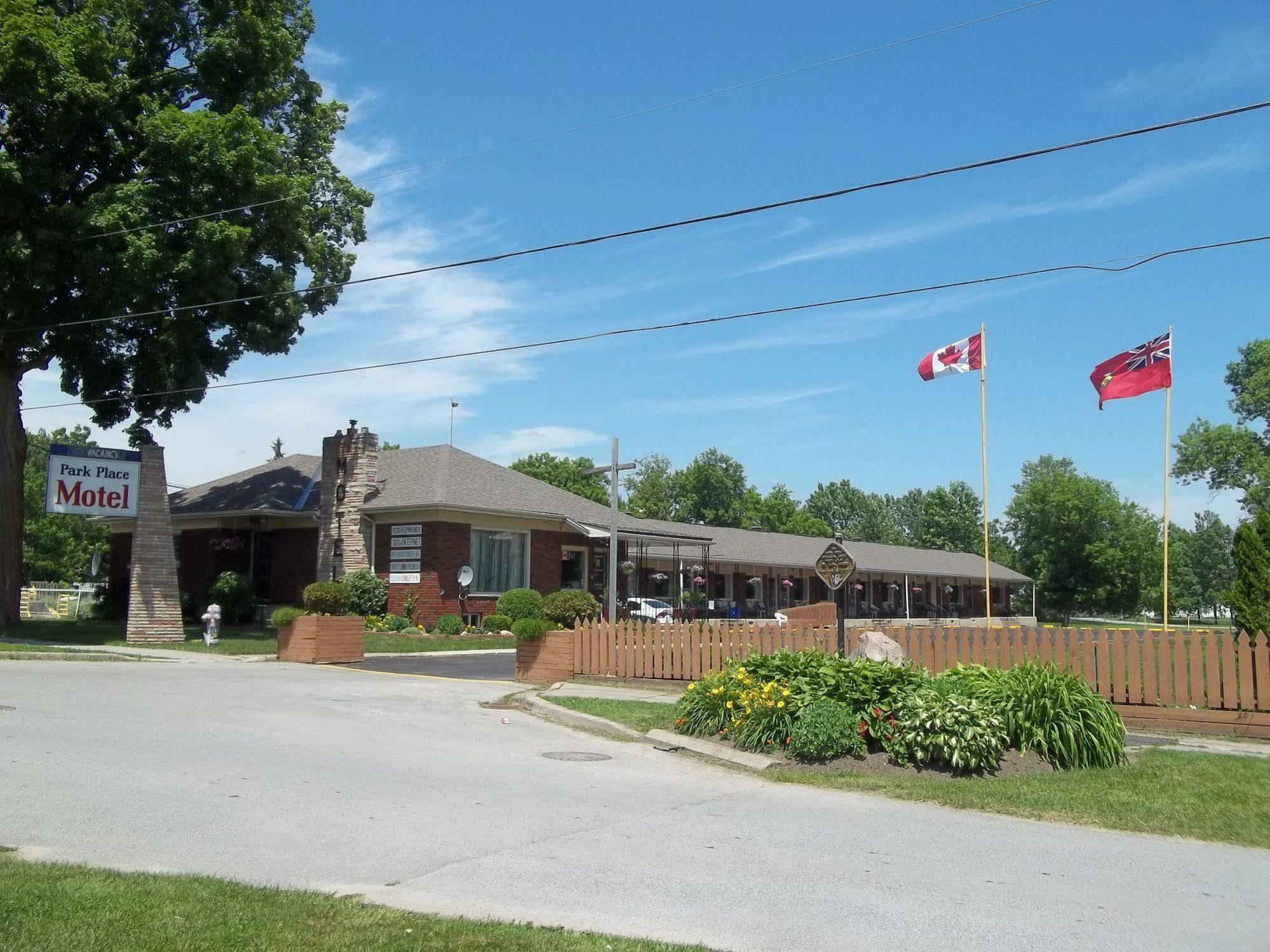 Park Place Motel & Suites Tweed Extérieur photo